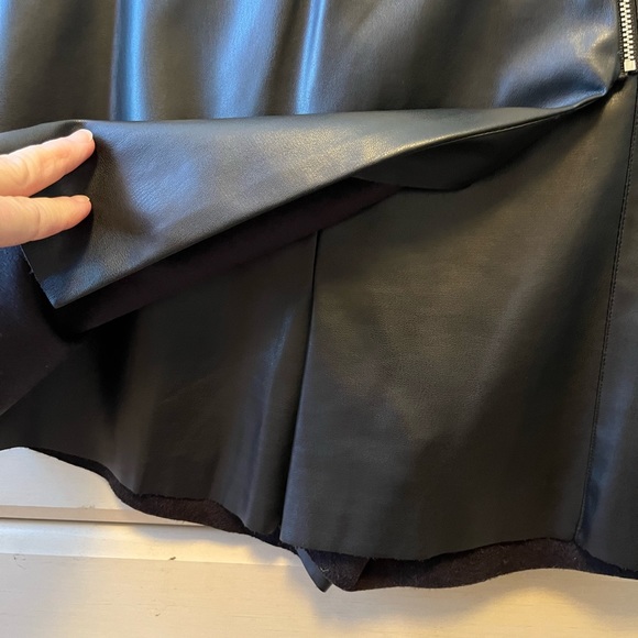 Leather skort, NWT elastic waist. Size XS- fits like a 4 black - Picture 2 of 4